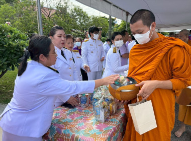 พิธีทำบุญตักบาตรเพื่อถวายเป็นพระราชกุศล ... พารามิเตอร์รูปภาพ 28